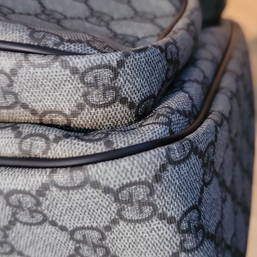 Like new Gucci Beige GG Supreme Canvas Crossbody Bag with Dark Brown Strap - Picture 13 of 15